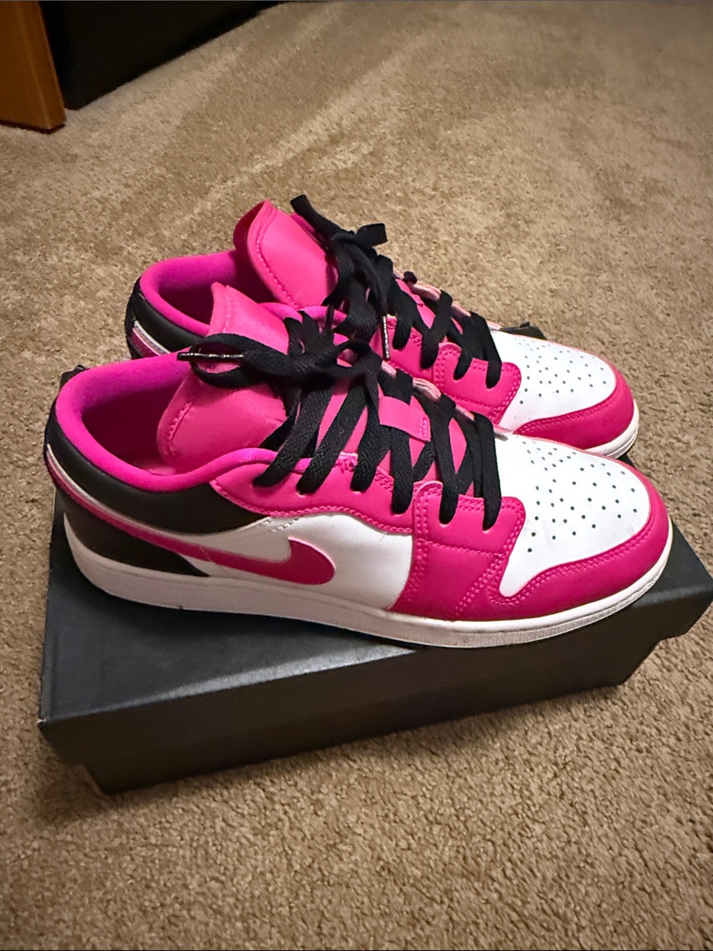 Jordan Kids Low-Top Sneakers in Pink, White & Black